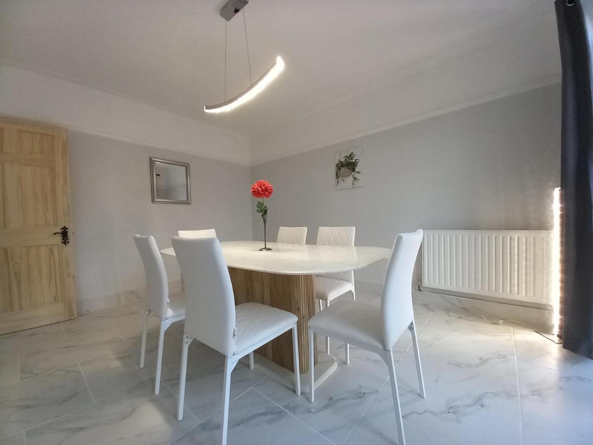 Surbiton Home With Free Parkings, Surbiton, Kingston Upon Thames, Surrey, Greater London Uk 외부 사진