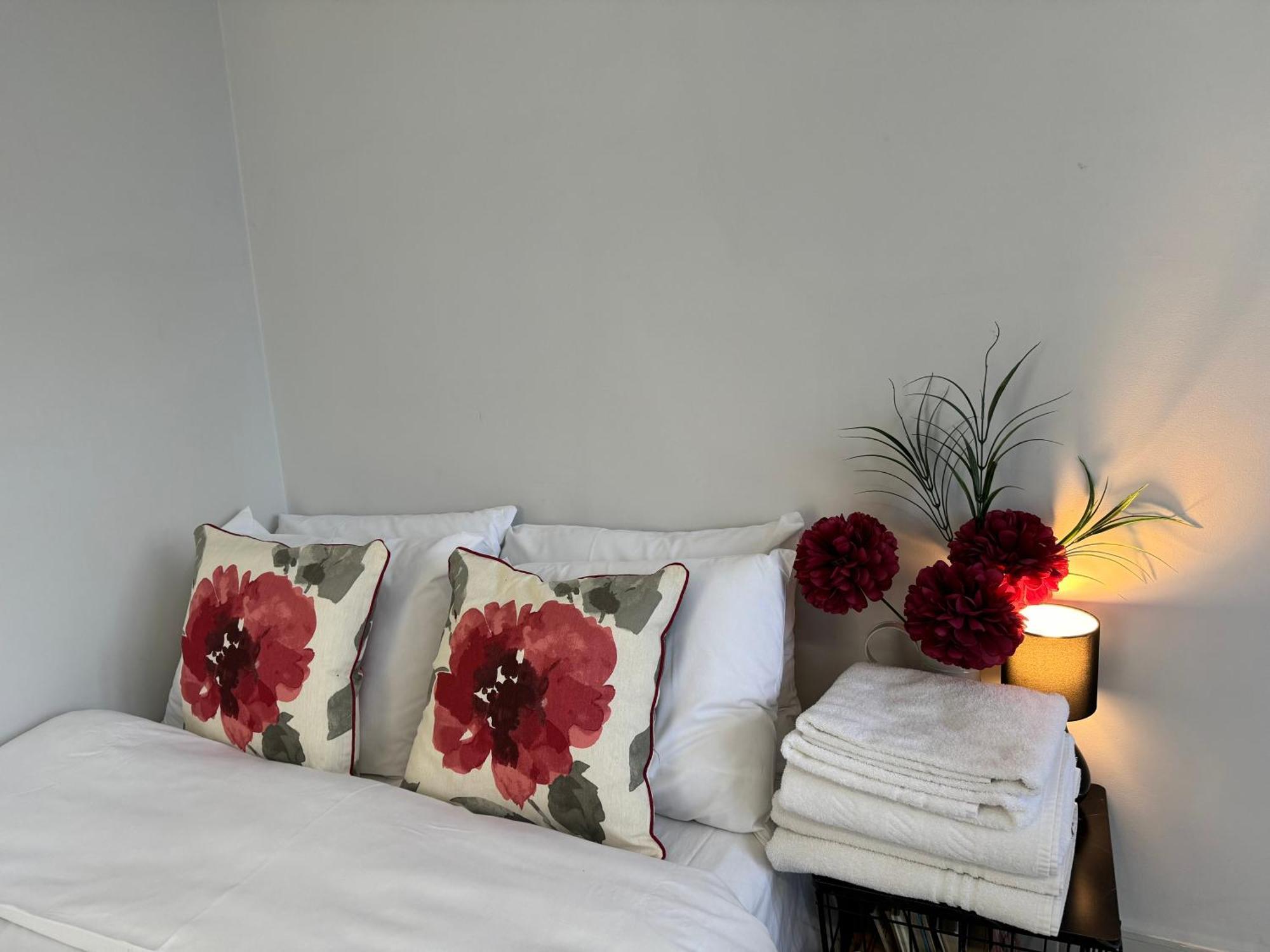 Surbiton Home With Free Parkings, Surbiton, Kingston Upon Thames, Surrey, Greater London Uk 외부 사진