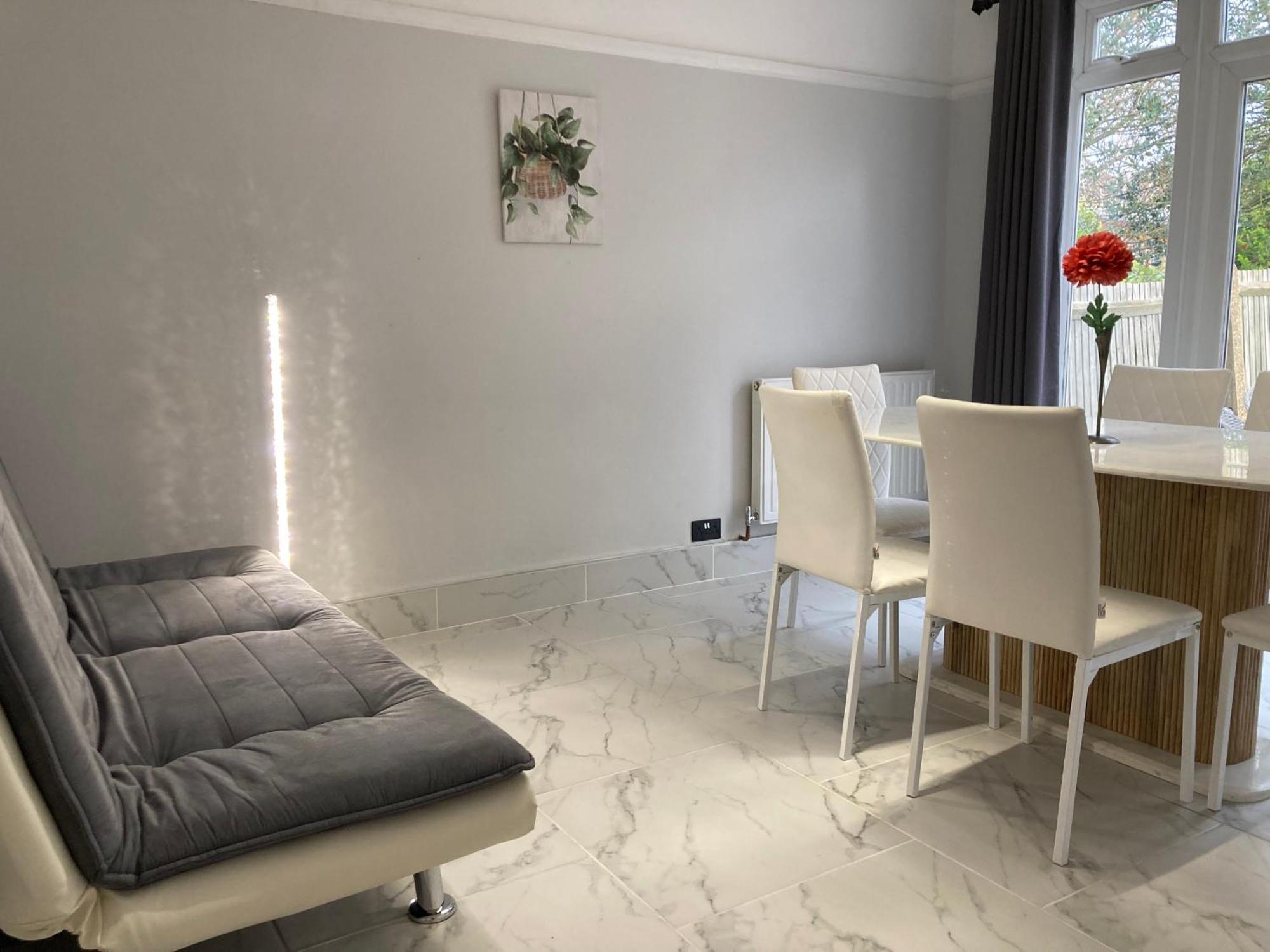 Surbiton Home With Free Parkings, Surbiton, Kingston Upon Thames, Surrey, Greater London Uk 외부 사진