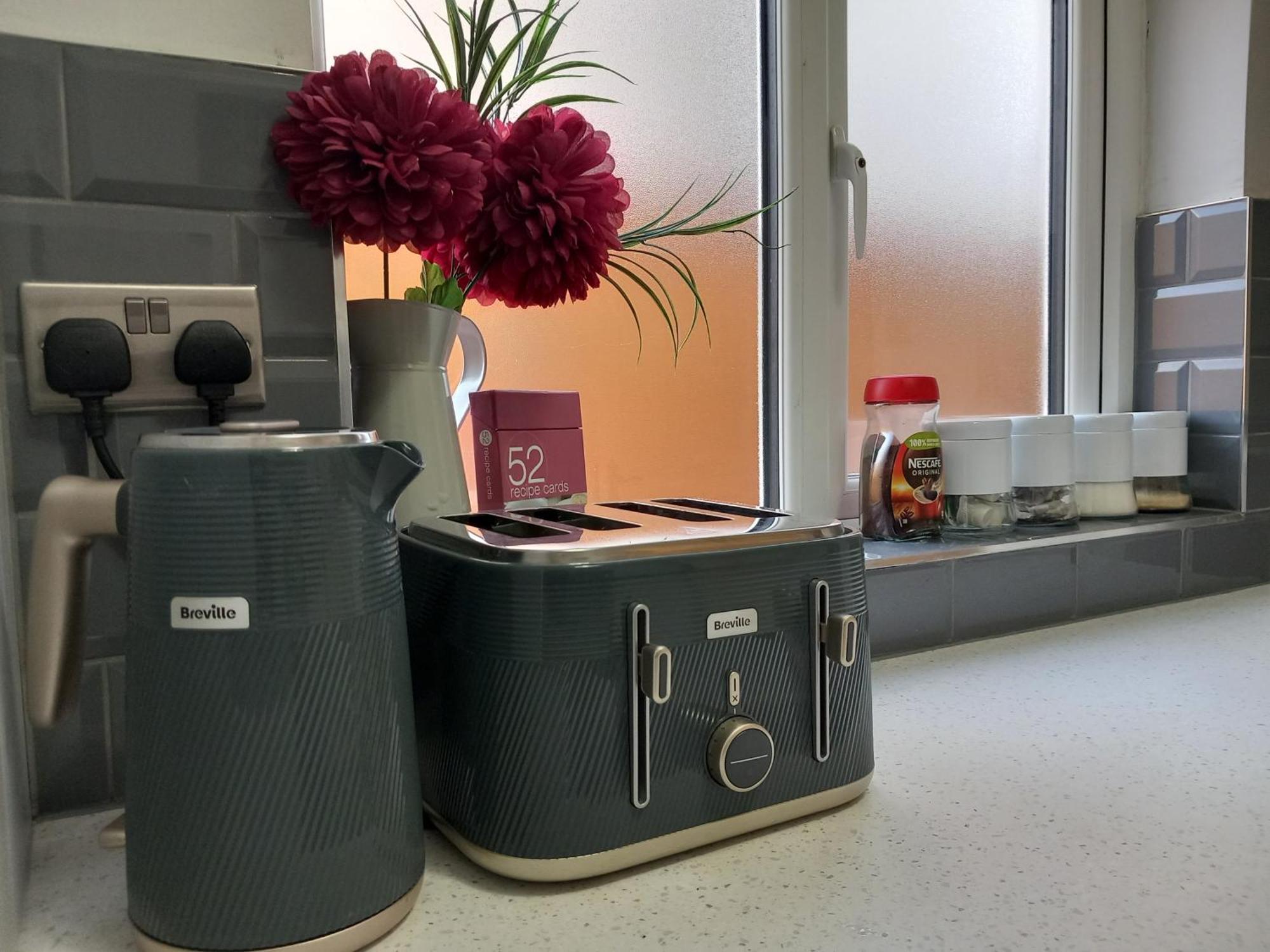 Surbiton Home With Free Parkings, Surbiton, Kingston Upon Thames, Surrey, Greater London Uk 외부 사진
