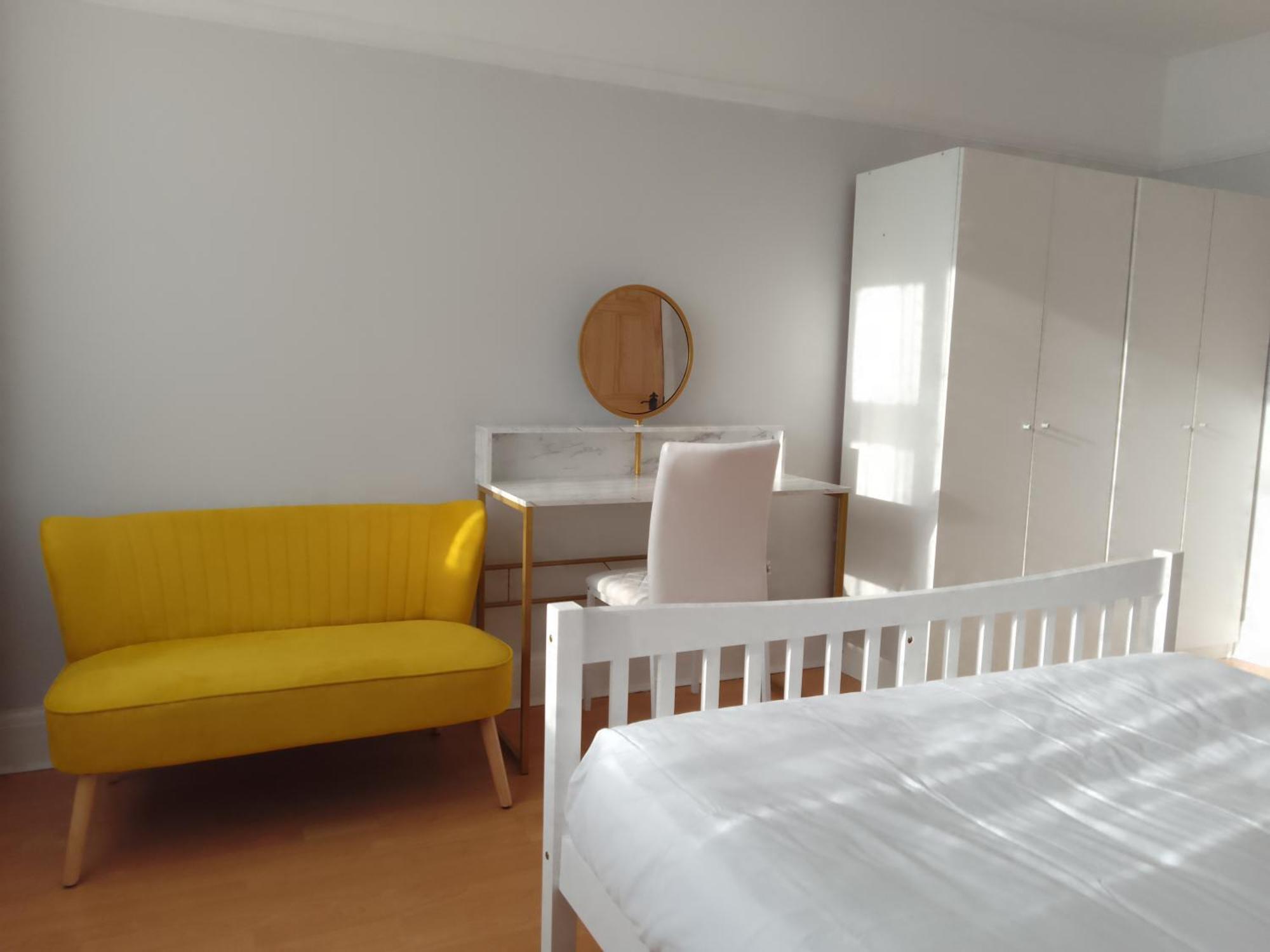 Surbiton Home With Free Parkings, Surbiton, Kingston Upon Thames, Surrey, Greater London Uk 외부 사진
